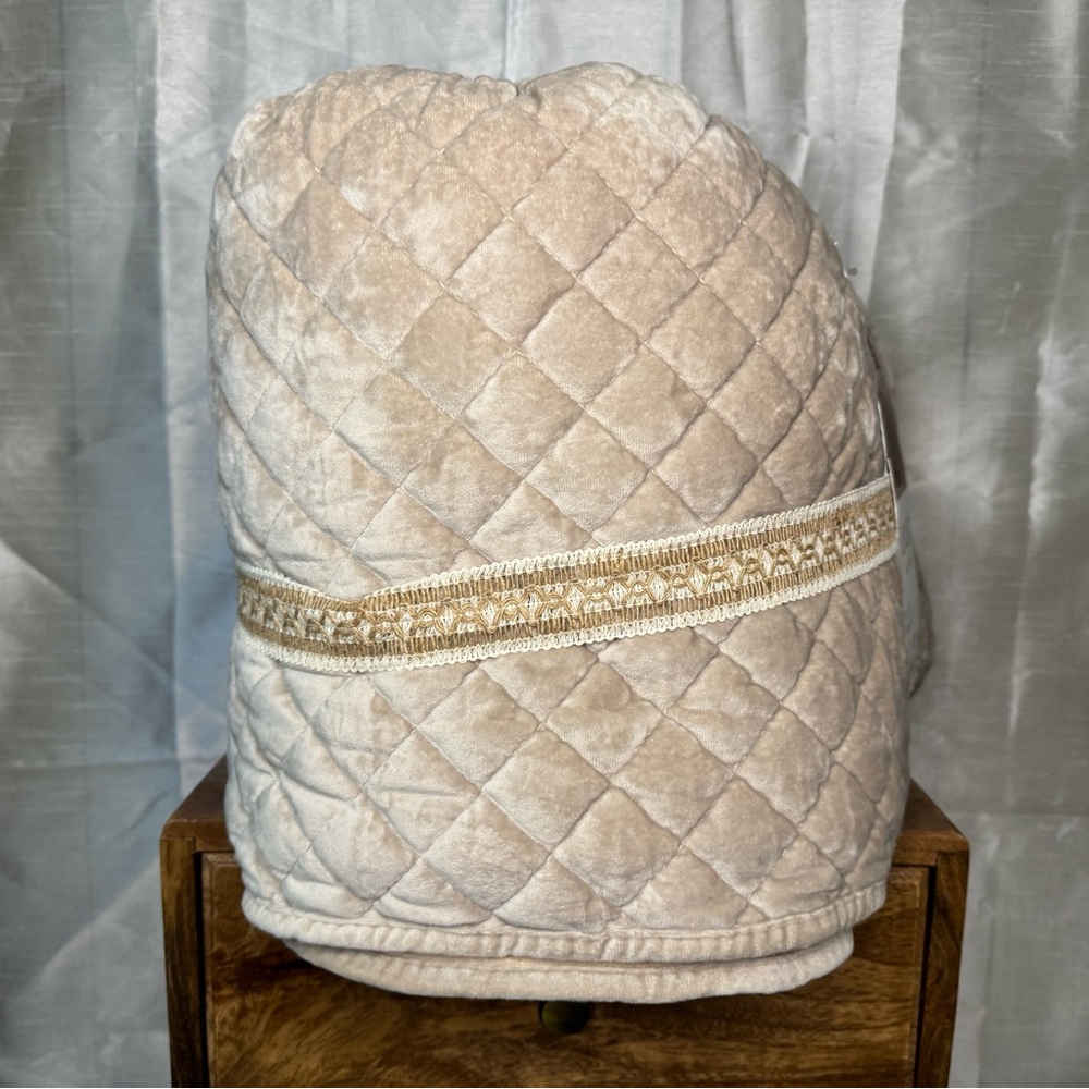 Home Comfort Beige Quilt - Picture 2 of 7